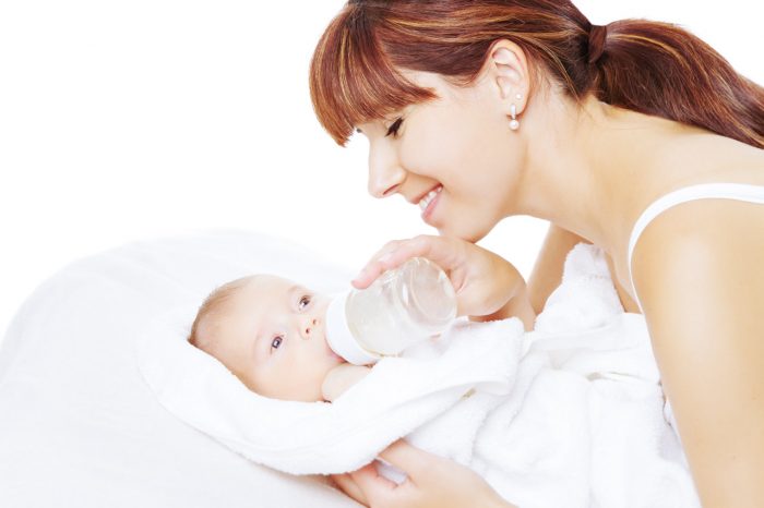 lactancia-materna-madre-bebe-biberon