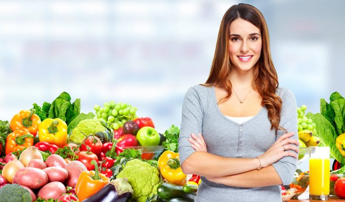 chica-mujer-comida-sana-verduras-frutas-adelgazar-peso