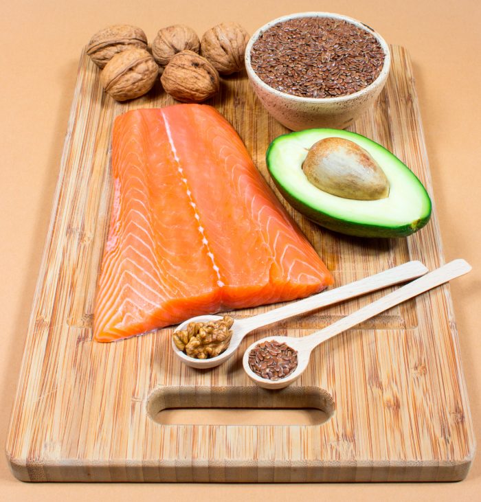 acidos-grasos-omega-3-salmon-frutos-secos-aguacate-semillas-lino-linaza-2