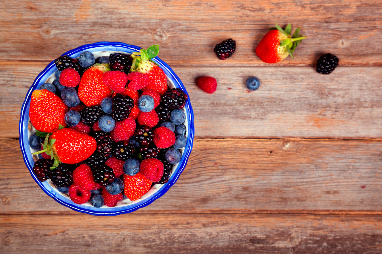 Сон малина клубника. Разработка приложения для телефона сладкая ягода. Real Mix Mixed Berries. Naturi ripe Berry sweetness.